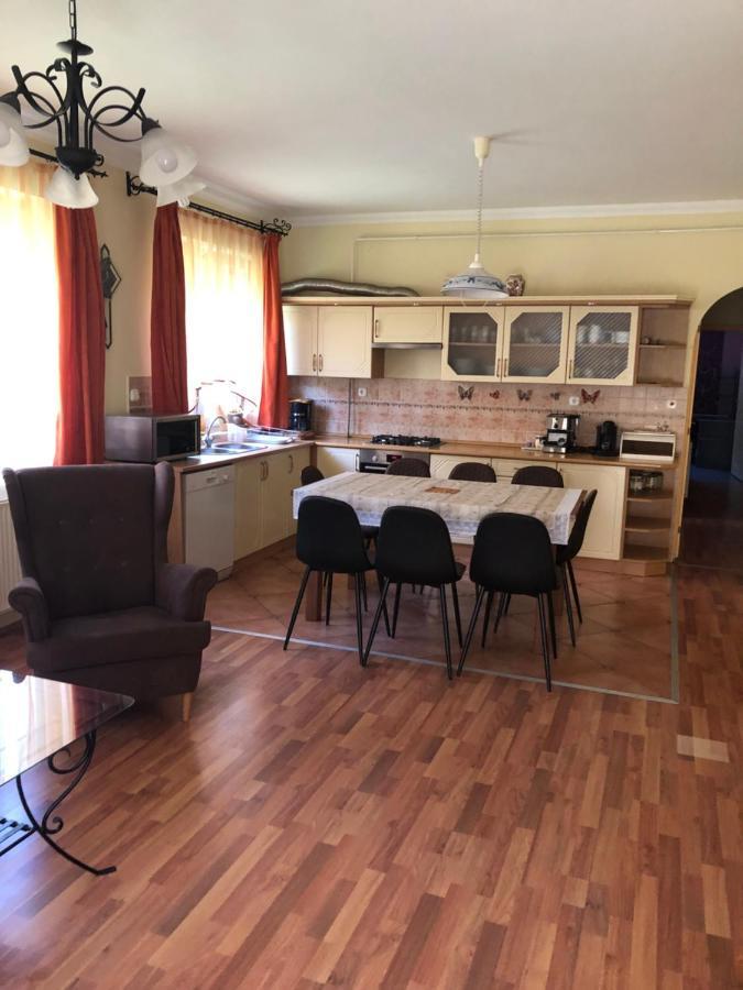 Imre Apartman Hajduszoboszlo Exterior photo